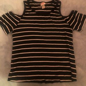 Striped opens shouldered tee